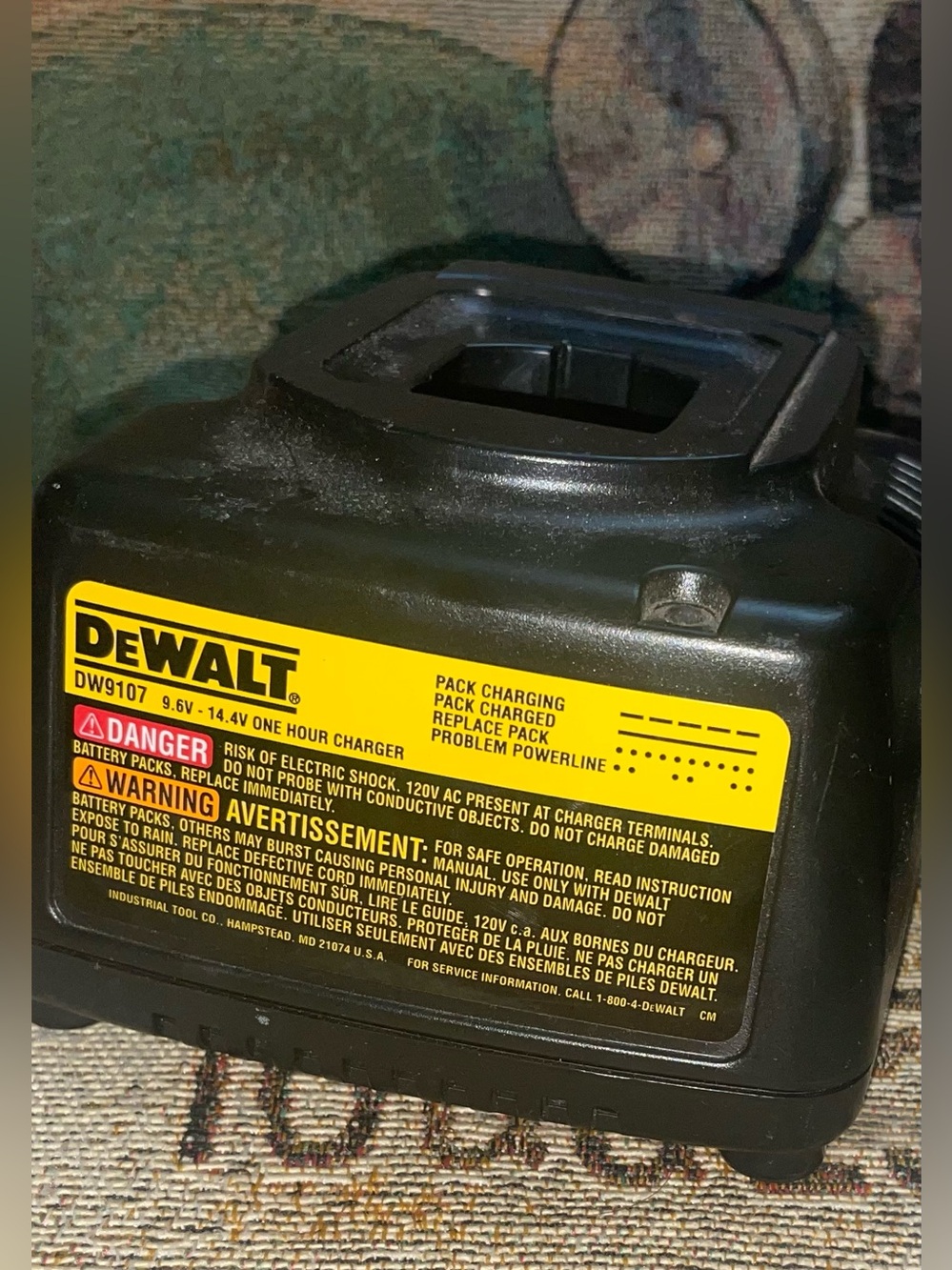 DeWalt DW9107 9.6v-14.4v One Hour Battery Charger